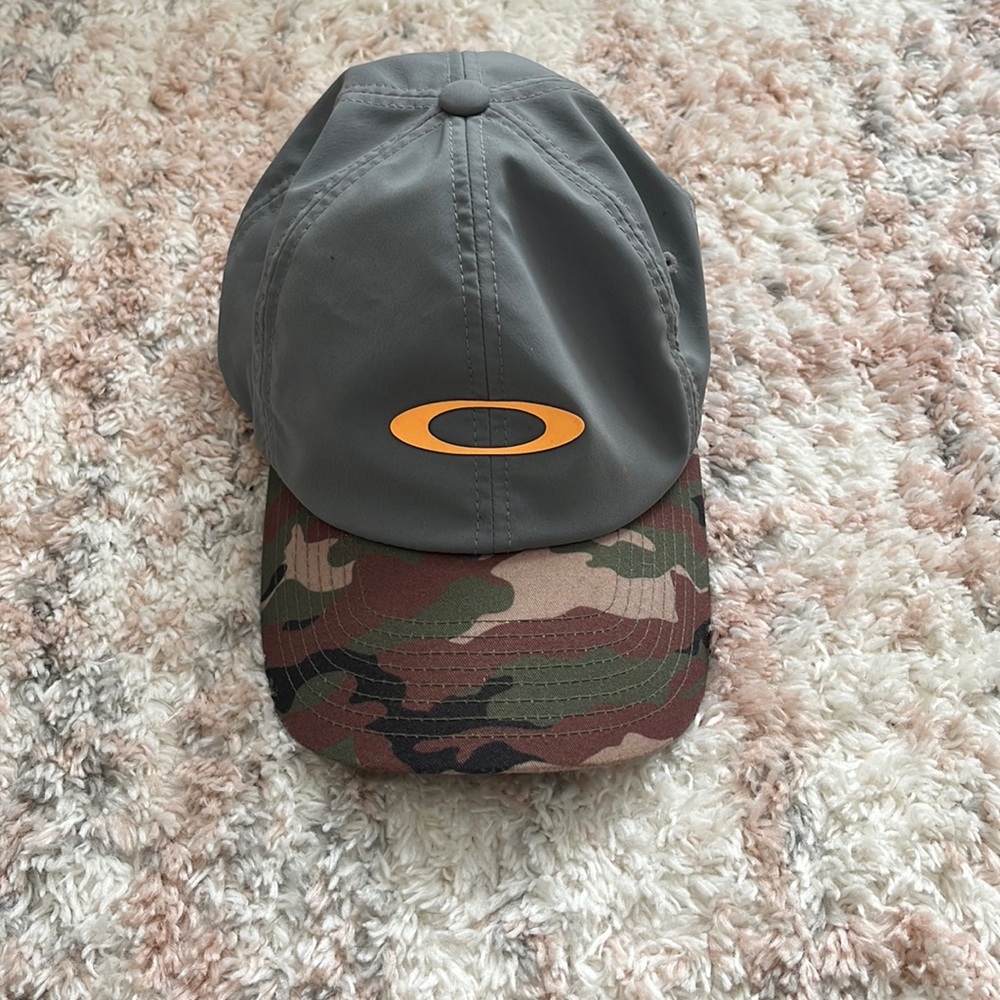 Oakley Performance Fit Camo Gray Orange Hat